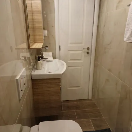 Tophill Gardens House - Shared Pool - Jacuzzi - 24Hrs Check In - 10M From Airport Koropi Exterior foto