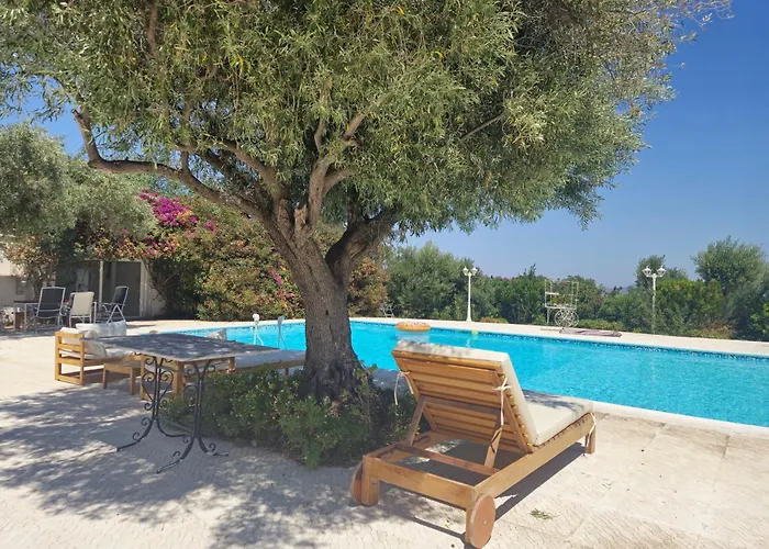 Tophill Gardens House - Shared Pool - Jacuzzi - 24Hrs Check In - 10M From Airport
