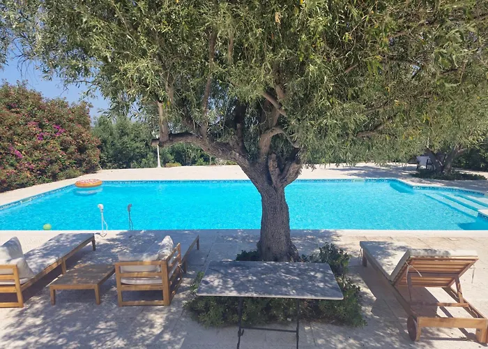 Tophill Gardens House - Shared Pool - Jacuzzi - 24Hrs Check In - 10M From Airport