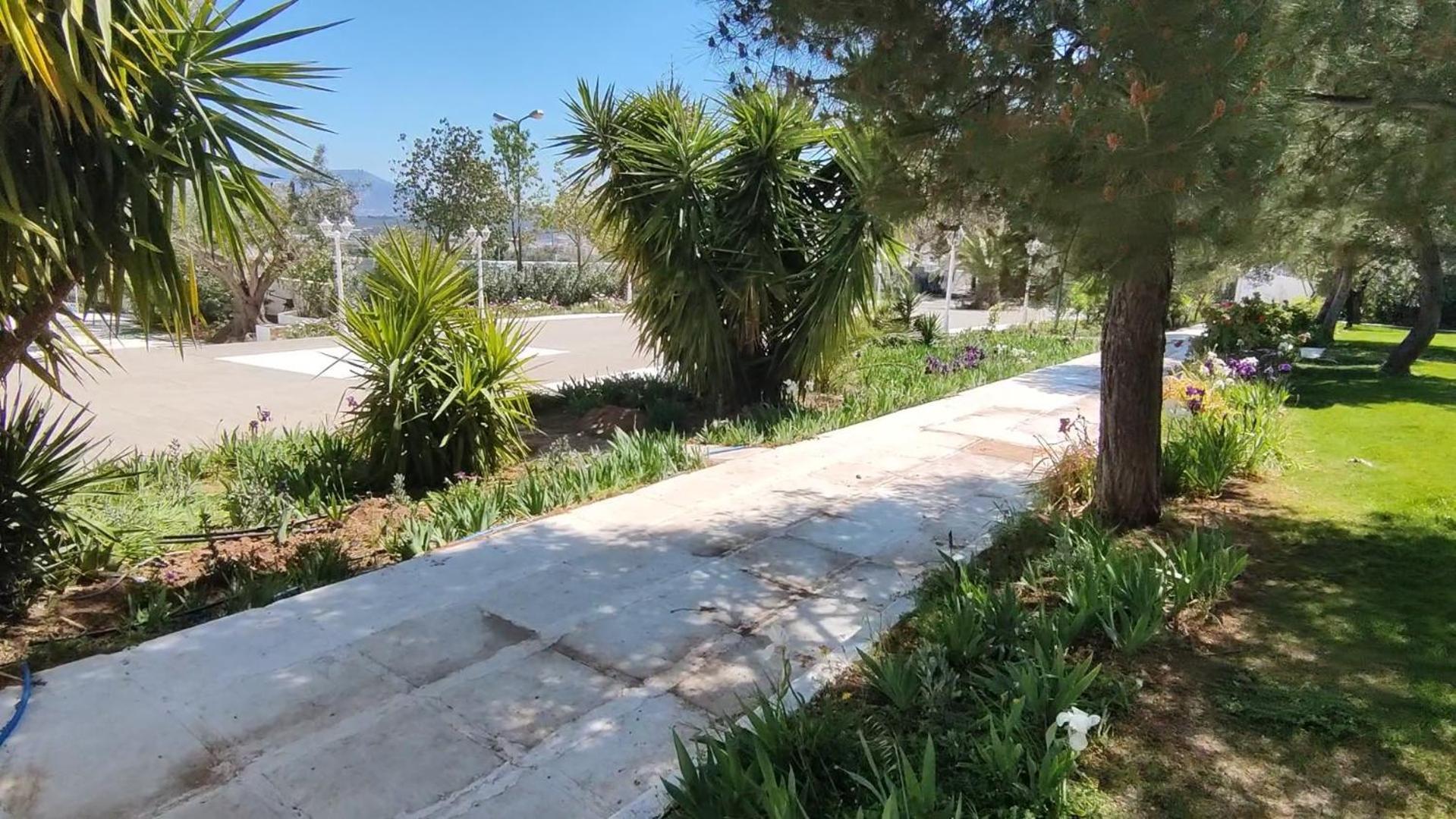 Tophill Gardens House - Shared Pool - Jacuzzi - 24hrs Check In - 10m From Airport *