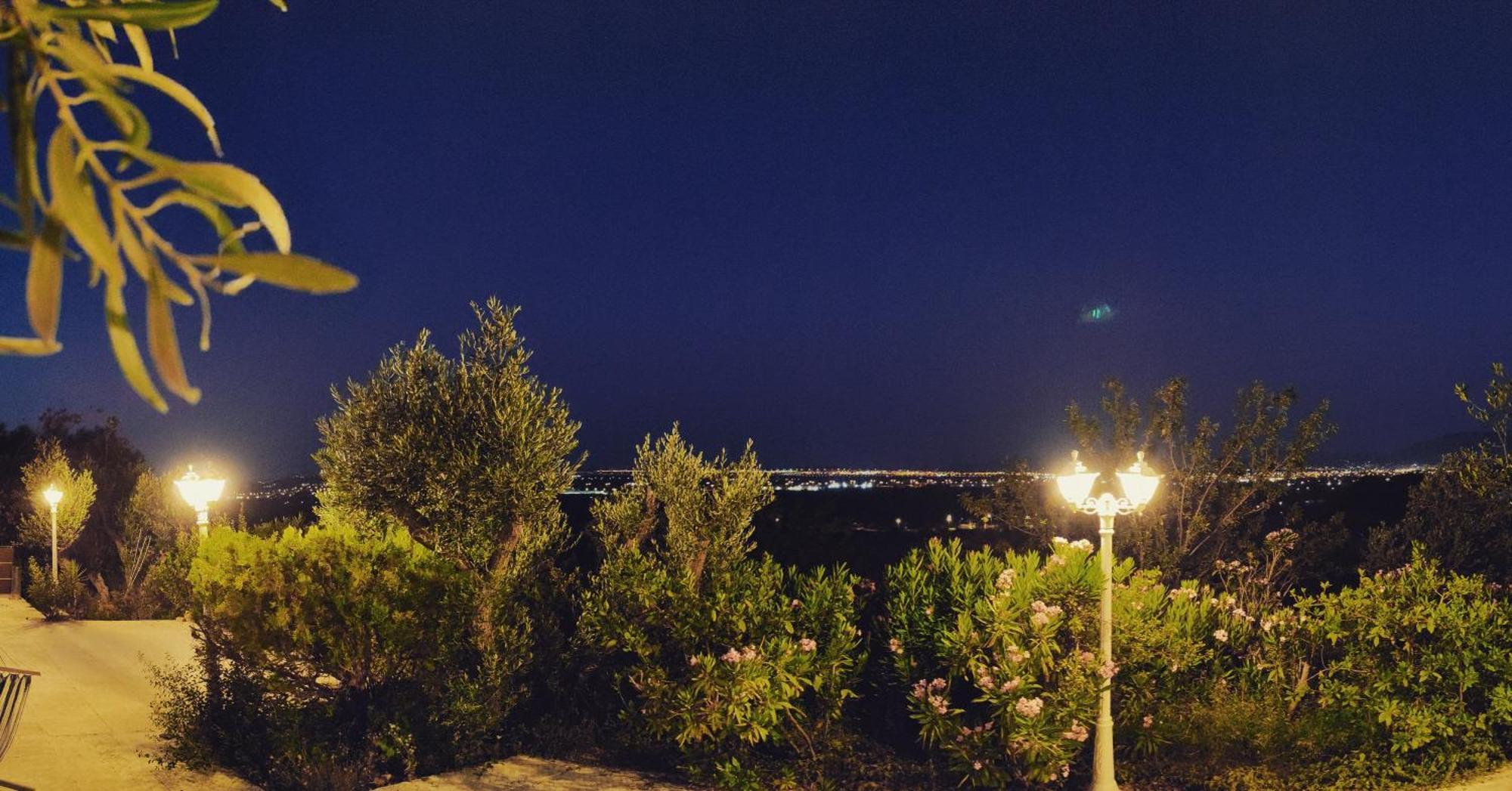 Tophill Gardens House - Shared Pool - Jacuzzi - 24hrs Check In - 10m From Airport Koropi