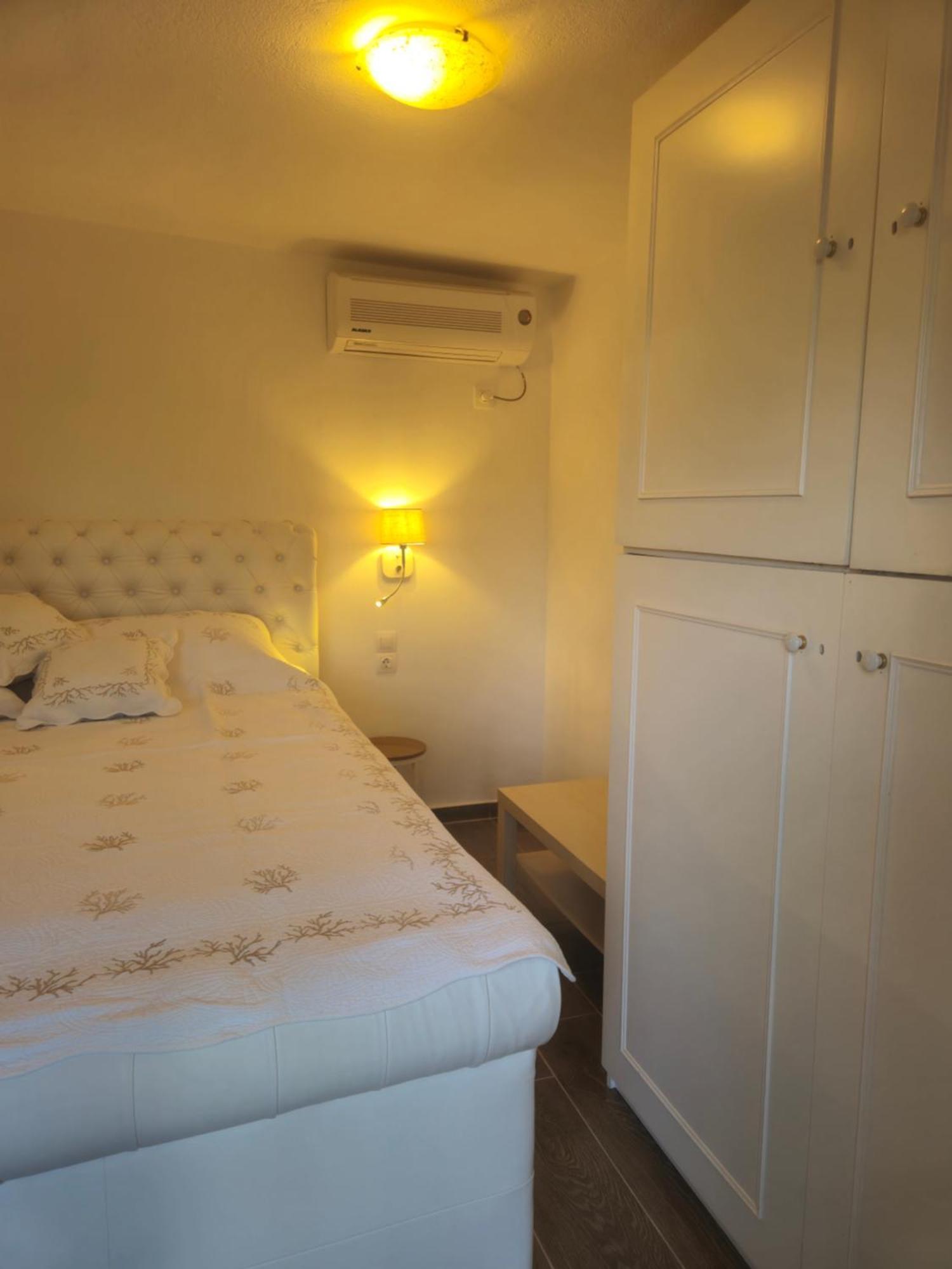 Tophill Gardens House - Shared Pool - Jacuzzi - 24hrs Check In - 10m From Airport *