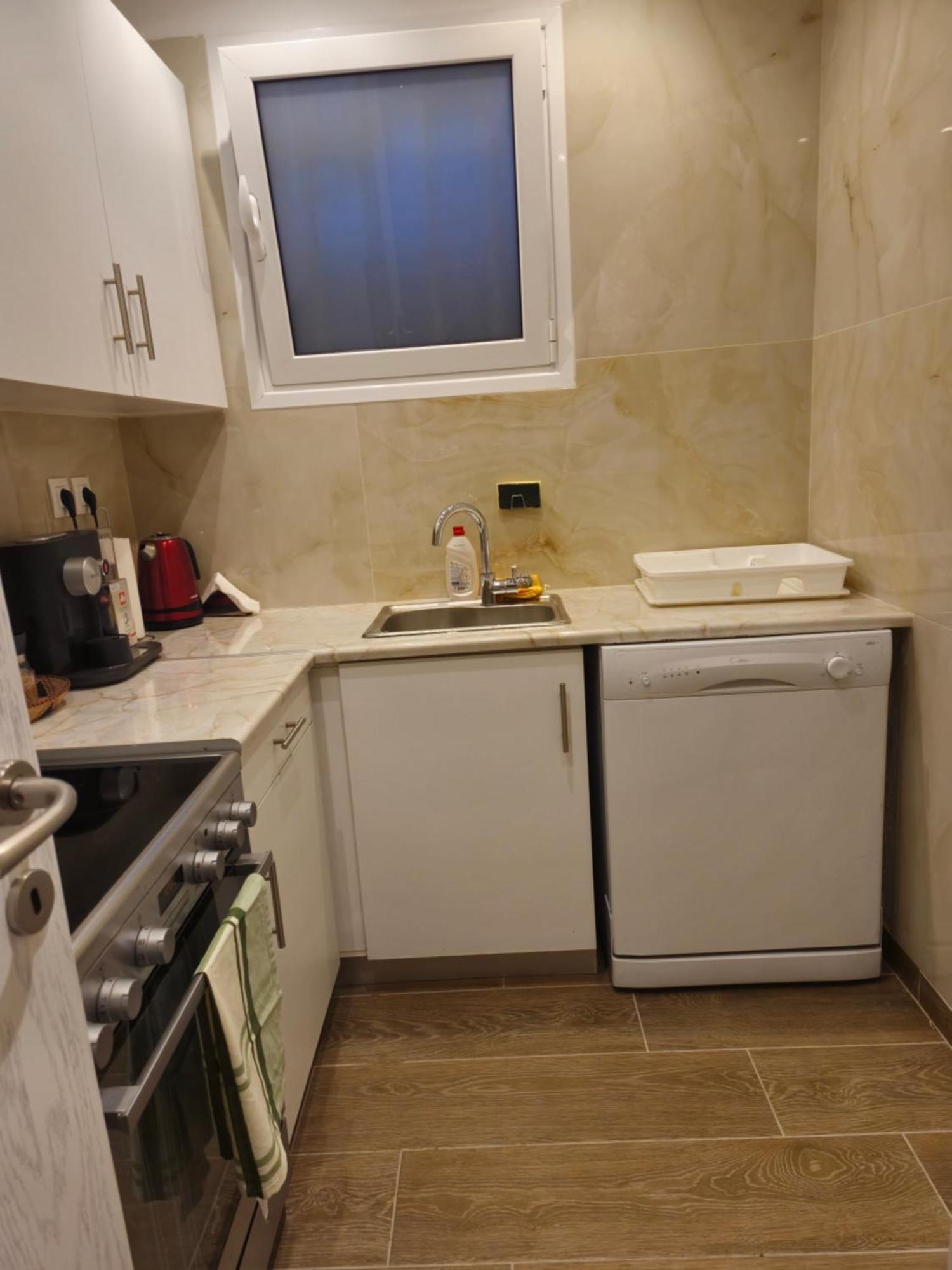Tophill Gardens House - Shared Pool - Jacuzzi - 24hrs Check In - 10m From Airport *