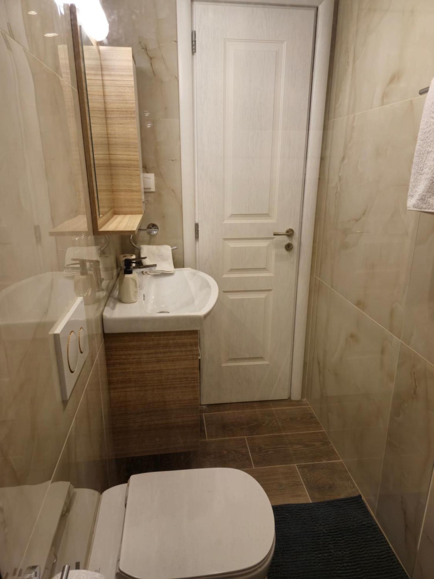 Tophill Gardens House - Shared Pool - Jacuzzi - 24hrs Check In - 10m From Airport