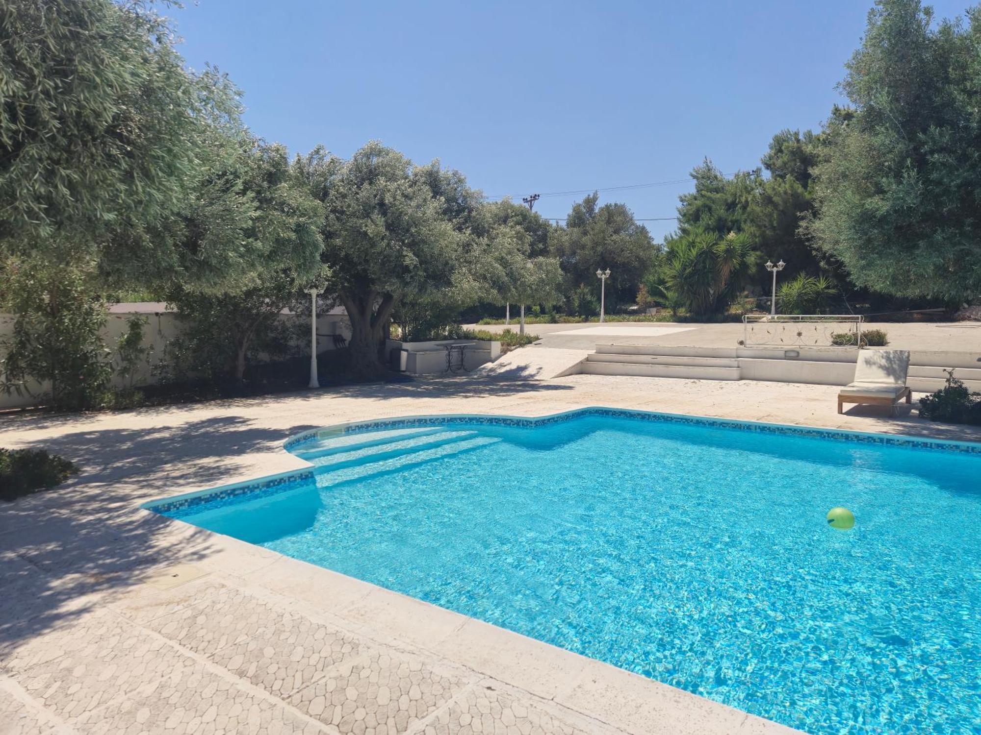 Ferienhaus Tophill Gardens House - Shared Pool - Jacuzzi - 24hrs Check In - 10m From Airport