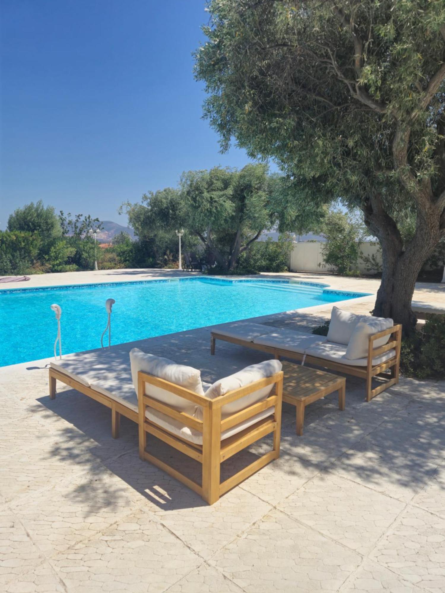Ferienhaus Tophill Gardens House - Shared Pool - Jacuzzi - 24hrs Check In - 10m From Airport Koropi
