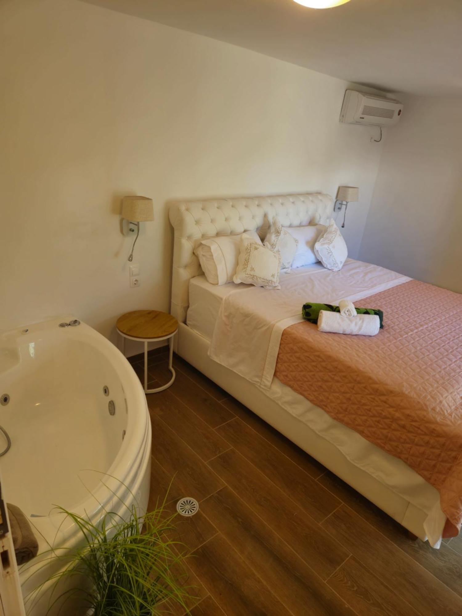 Tophill Gardens House - Shared Pool - Jacuzzi - 24hrs Check In - 10m From Airport *