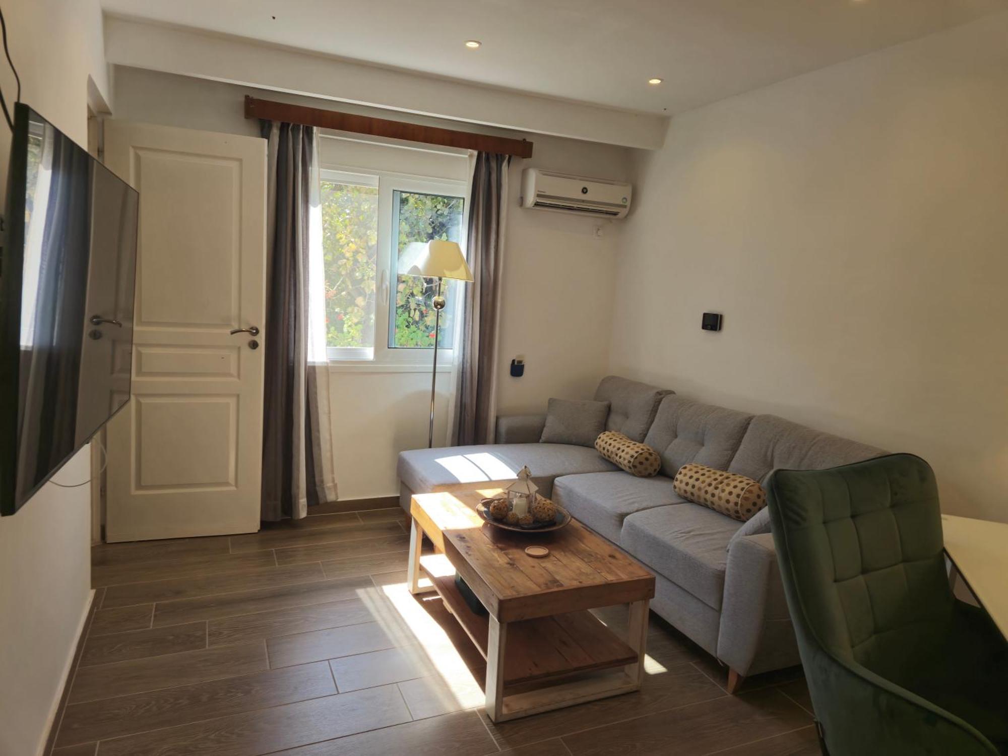 Ferienhaus Tophill Gardens House - Shared Pool - Jacuzzi - 24hrs Check In - 10m From Airport