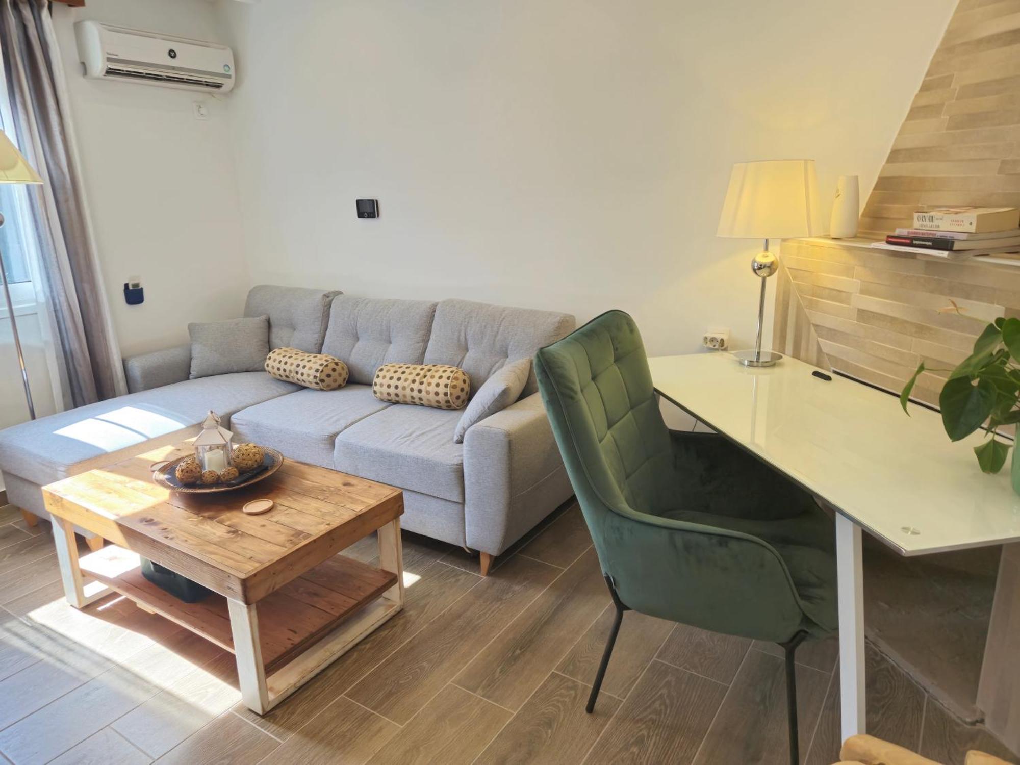 Ferienhaus Tophill Gardens House - Shared Pool - Jacuzzi - 24hrs Check In - 10m From Airport Koropi