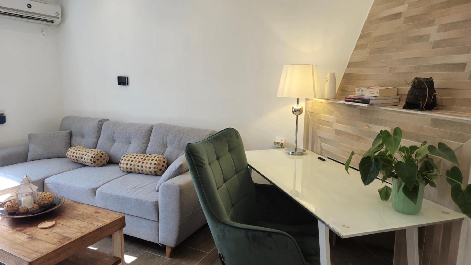 Tophill Gardens House - Shared Pool - Jacuzzi - 24hrs Check In - 10m From Airport Сasa de vacaciones
